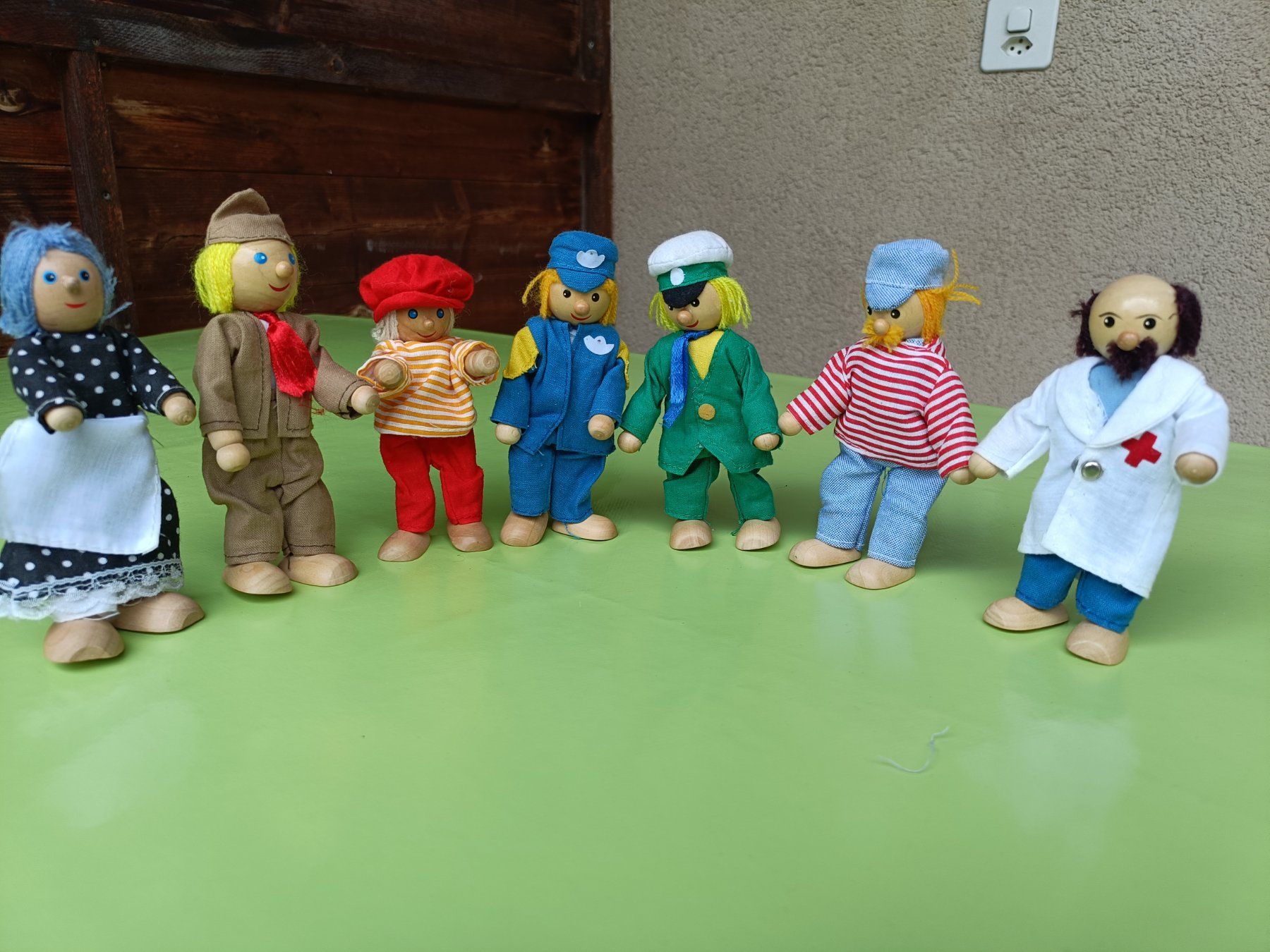 Giocattoli: 7 Herzige Biege Puppen – Usato da Sargans venduto da Polifemo58