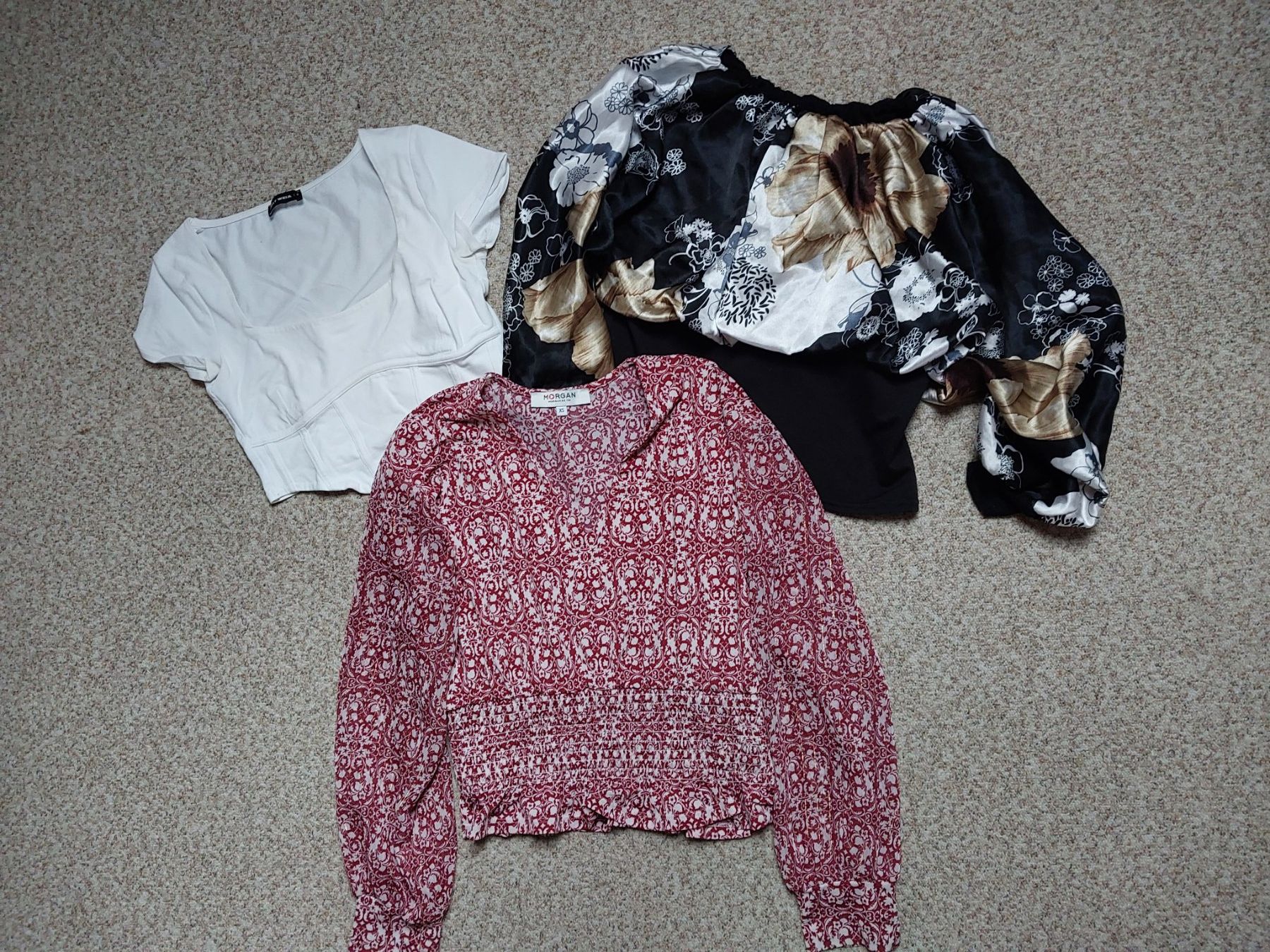 Lotti di vestiti: 3 Blouses - crop top taille S - XS – Usato da Gingins venduto da danolive