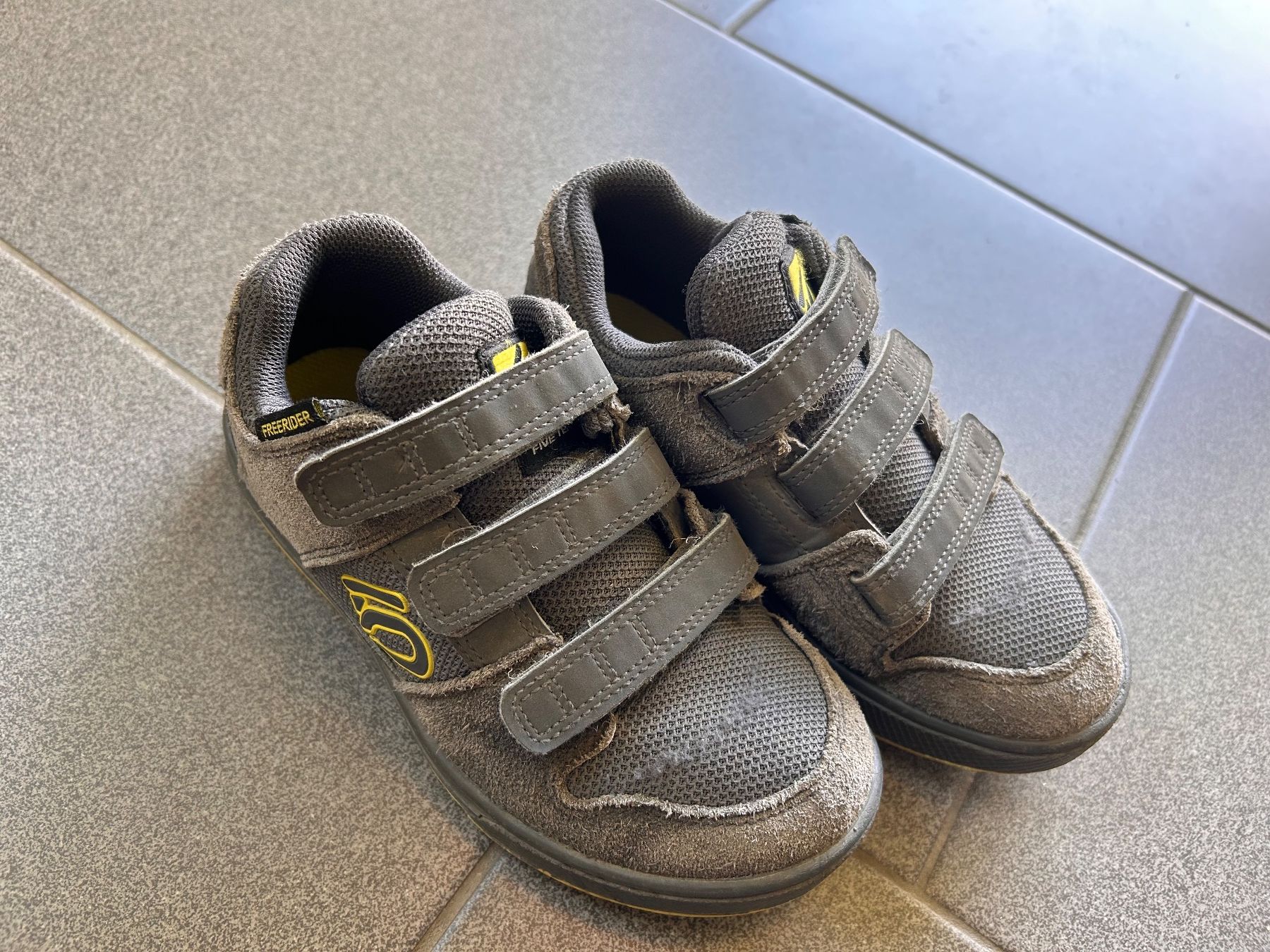 Five Ten Scarpe da uomo: Fiveten Bikeschuhe adidas gr 32 – Usato da Altdorf UR venduto da arnosteff