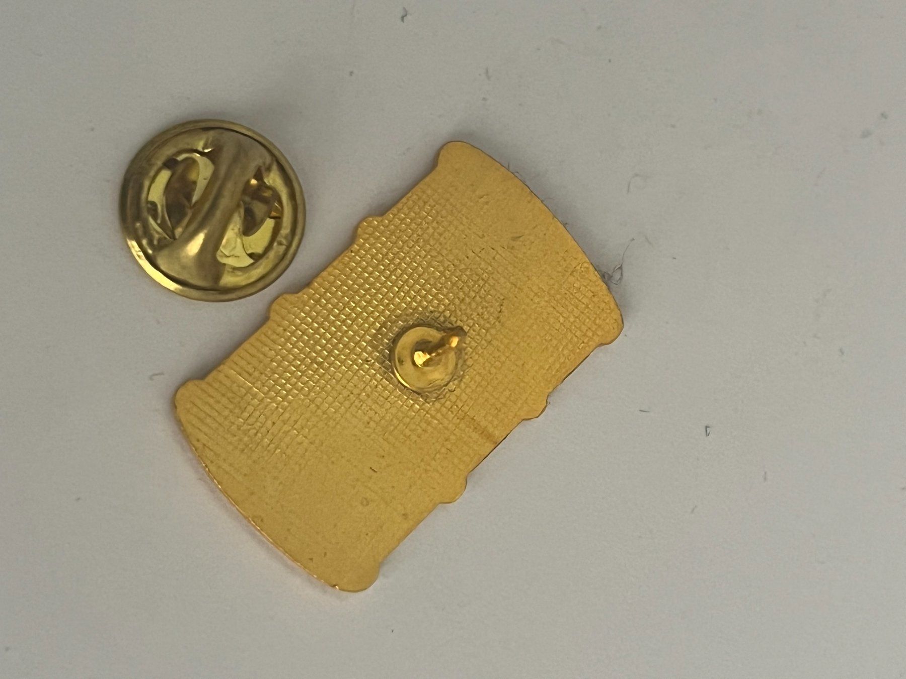 Placchette & Badge: Pin Hedingen Kolb Fass Form – Usato da Dietikon venduto da sch_w2tw 1