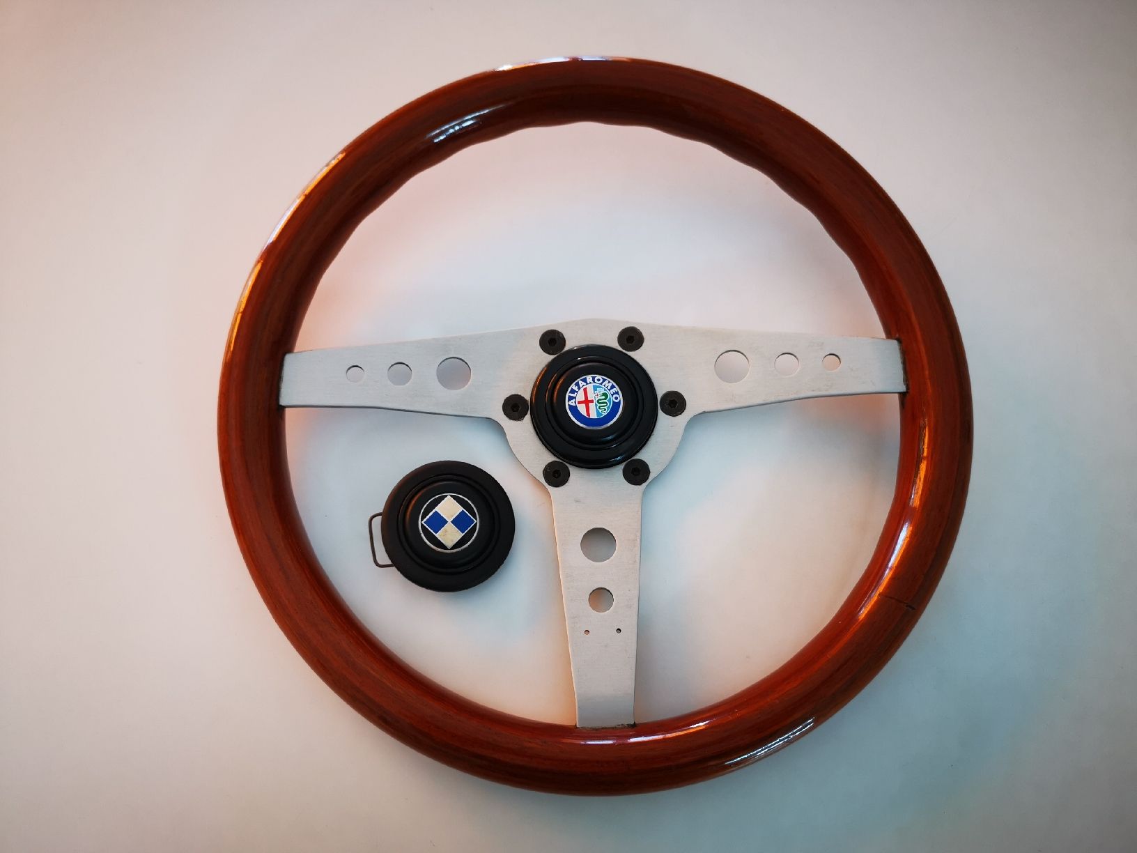 Toutes les pièces auto: Holzlenkrad – D'occasion à Uetikon am See par cmdr_clyde 2