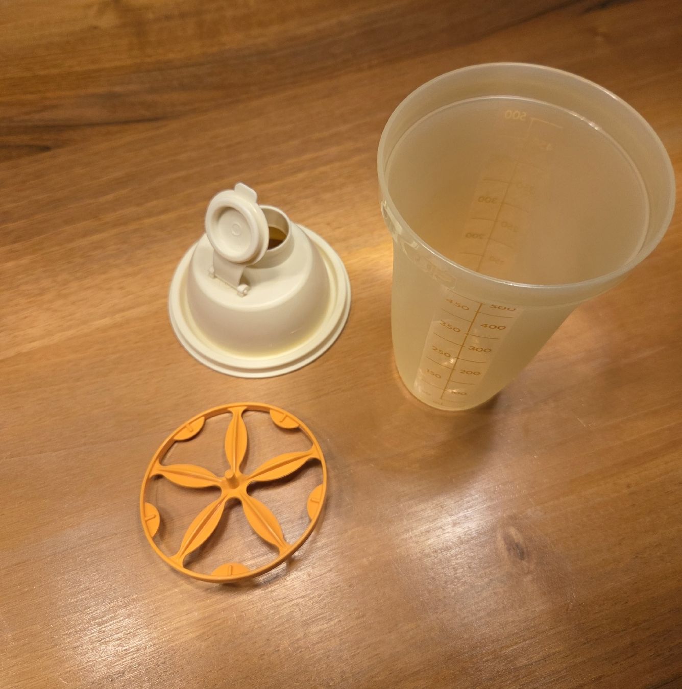 Tupperware Behälter & Ähnliches: Tupperware Shaker 500 ml mit Einsatz – Gebraucht aus Stans von HoMiMa 1