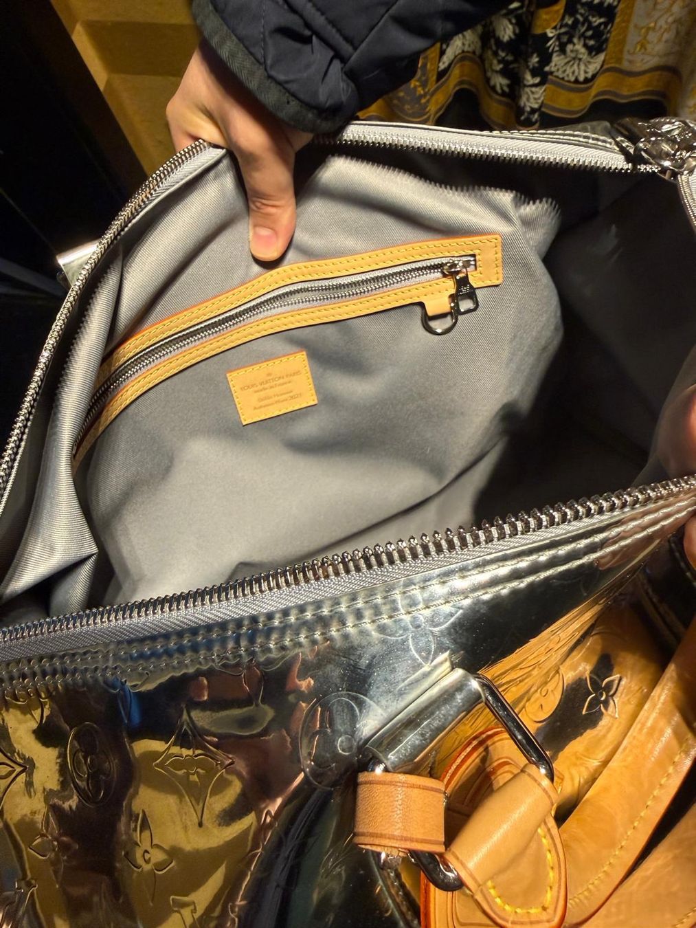 Louis Vuitton Taschen: Louis Vuitton Keepall in SILBER – Gebraucht aus Zürich von all_766h 9
