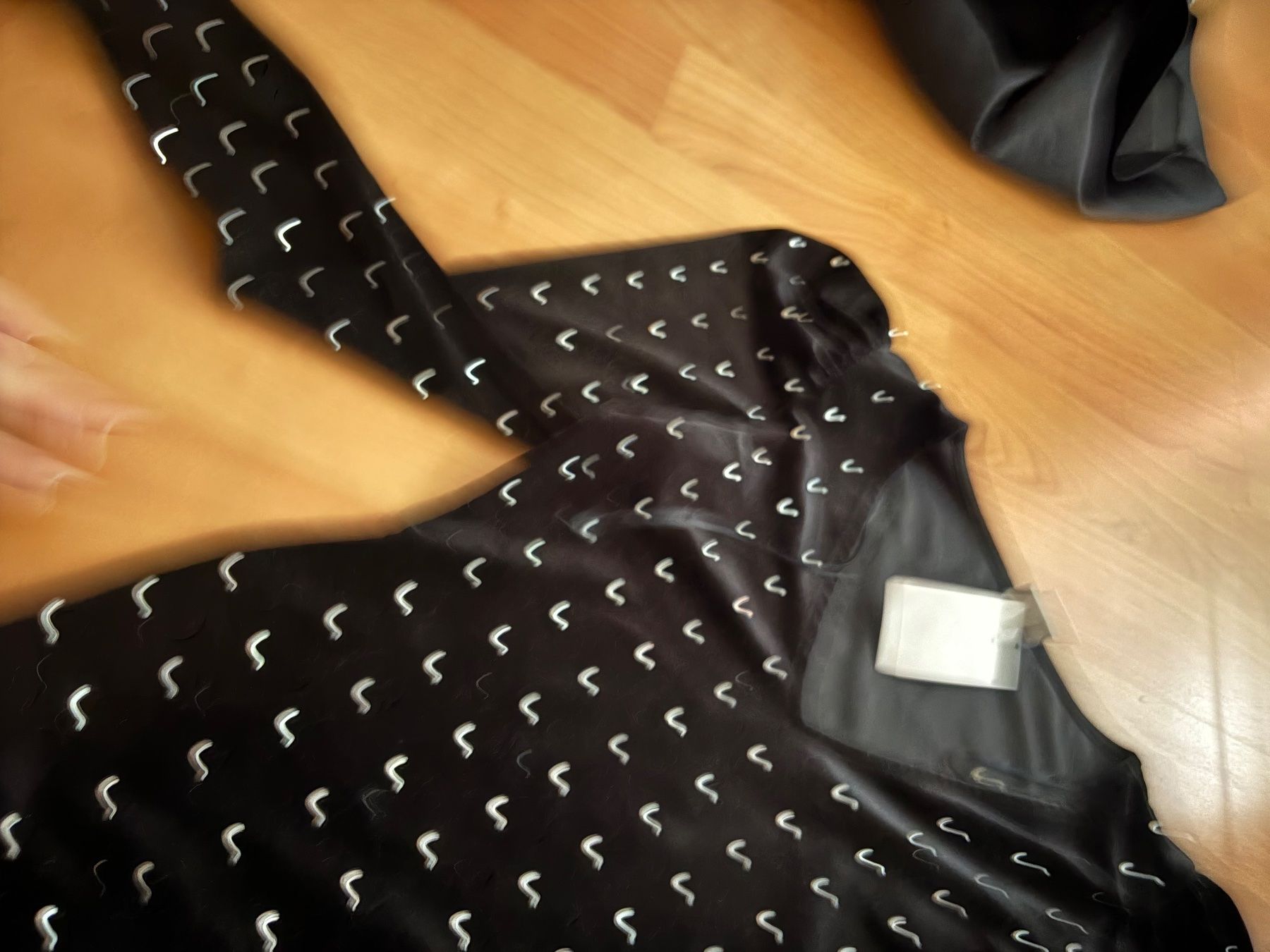 H&M Tops: Schwarzer Samt Body mit Pünktchen, Langarm, Grösse 36 – Neu und originalverpackt aus zürich von irinam 2