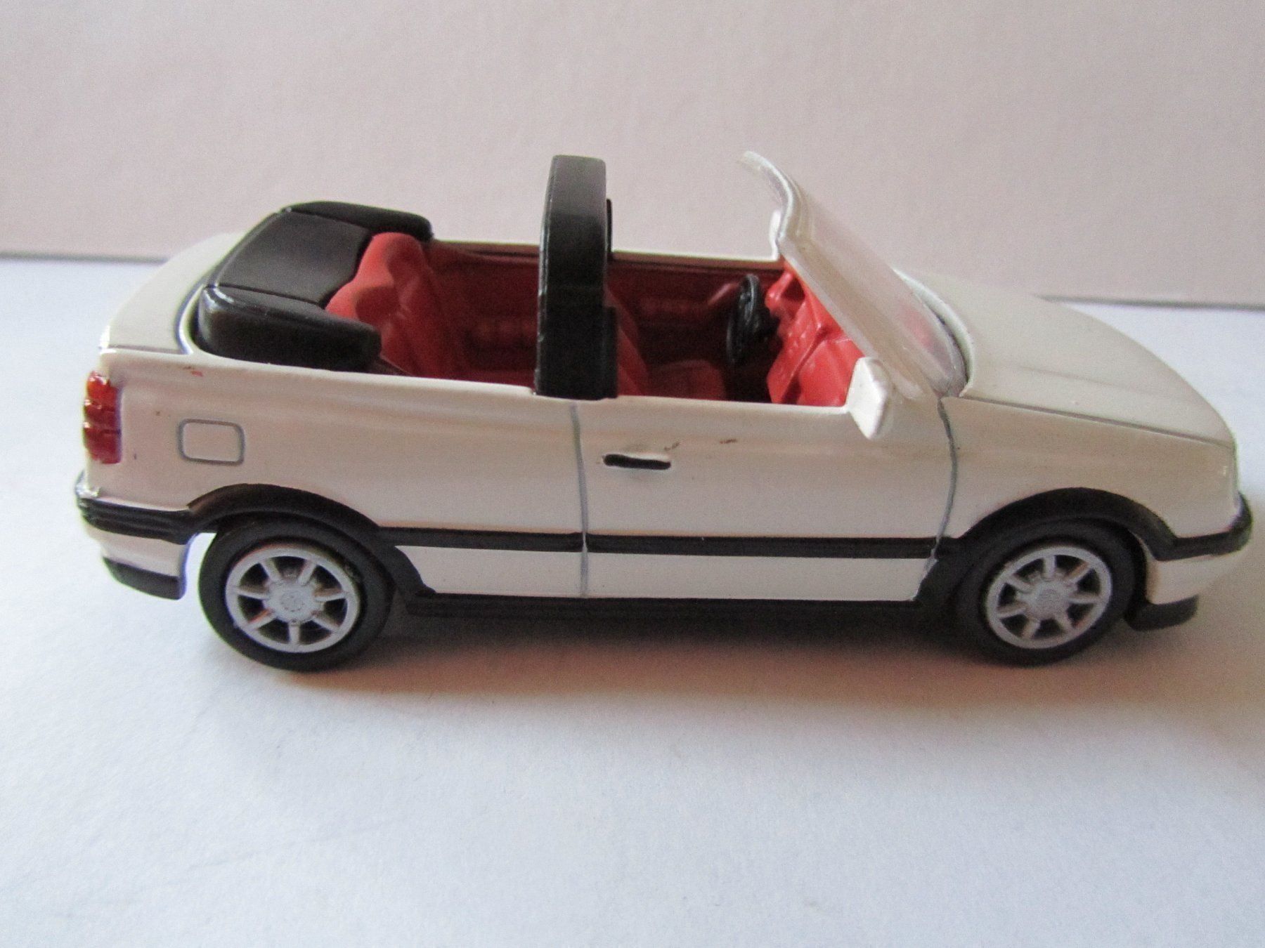 Volkswagen Modellini d'auto: VW Golf Cabrio, new-ray, unbespielt – Usato da Weiningen ZH venduto da dietsch57 3