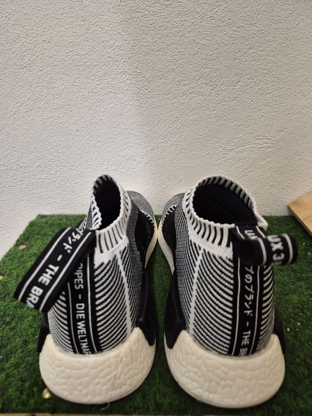 adidas gazelle silver green womens Adidas NMD R1 Primeblue White Black Gray