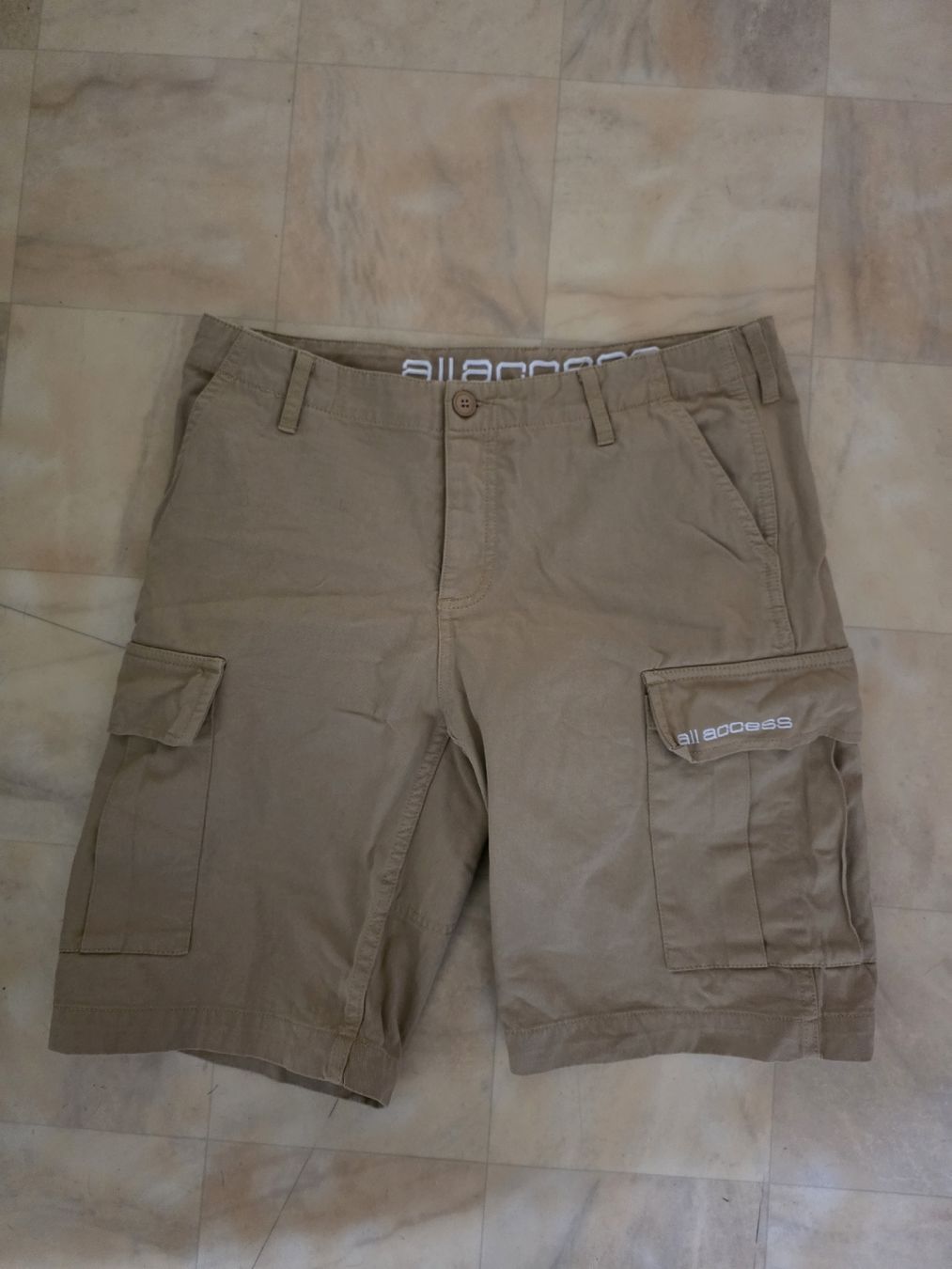 Pantaloni: short All Access – Usato da Fribourg venduto da bob_tc9q