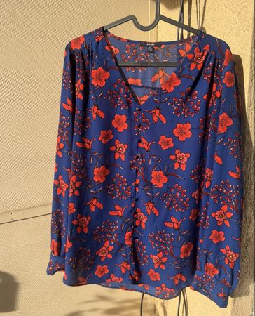Bluse blau mit roten Blumen aus Lissabon