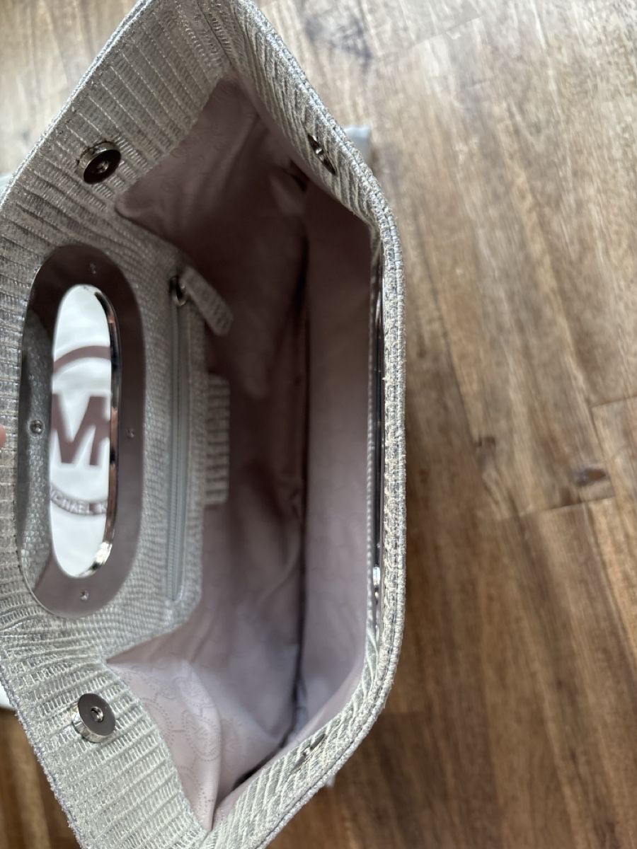 Borse da donna: Clutch Michael Kors in silber – Usato da Stein am Rhein venduto da martinaundmartin 4