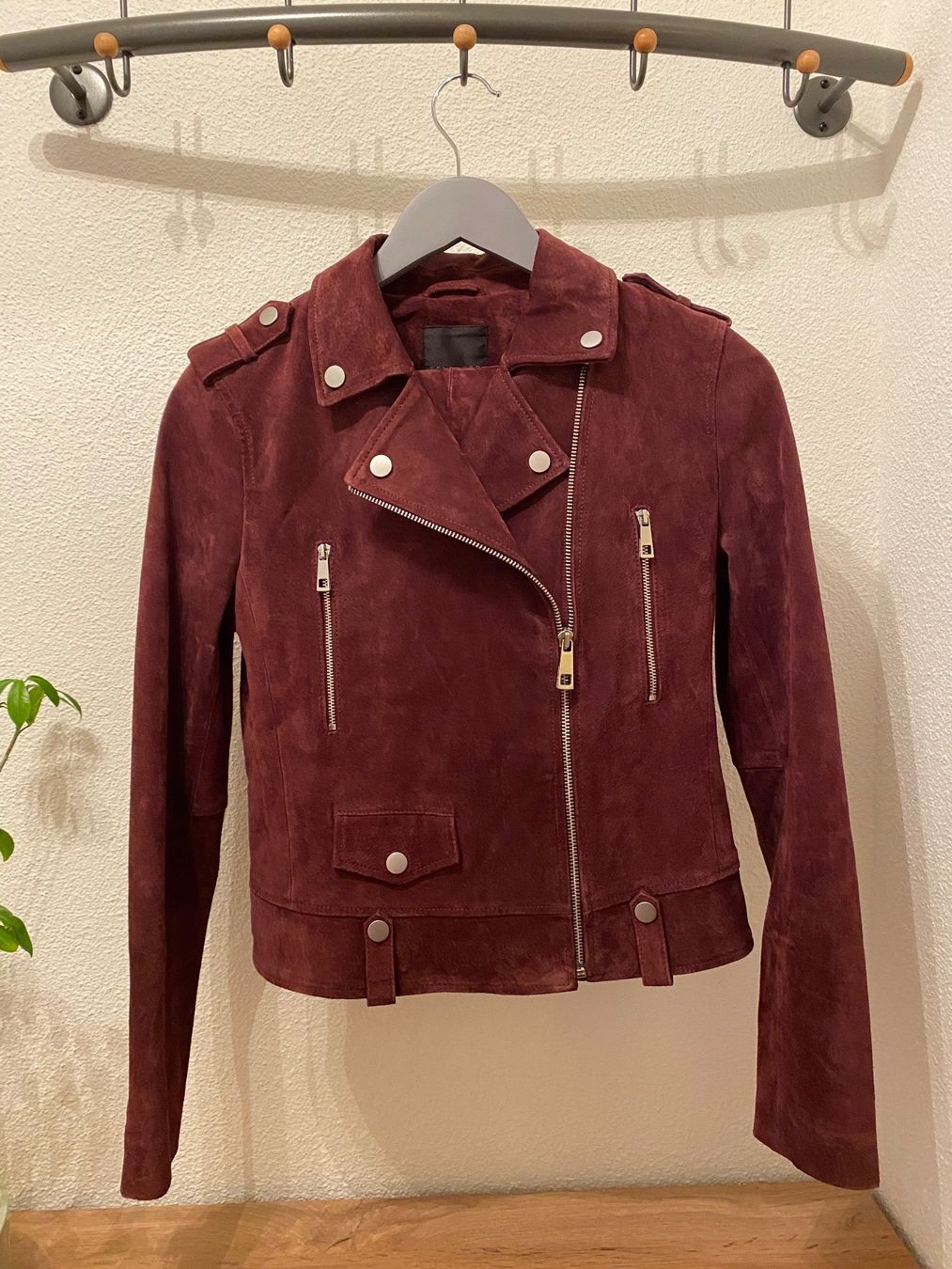 Completi & Tailleur: Wildleder Kostüm Gr. 42 / S – Usato da Weinfelden venduto da Kud