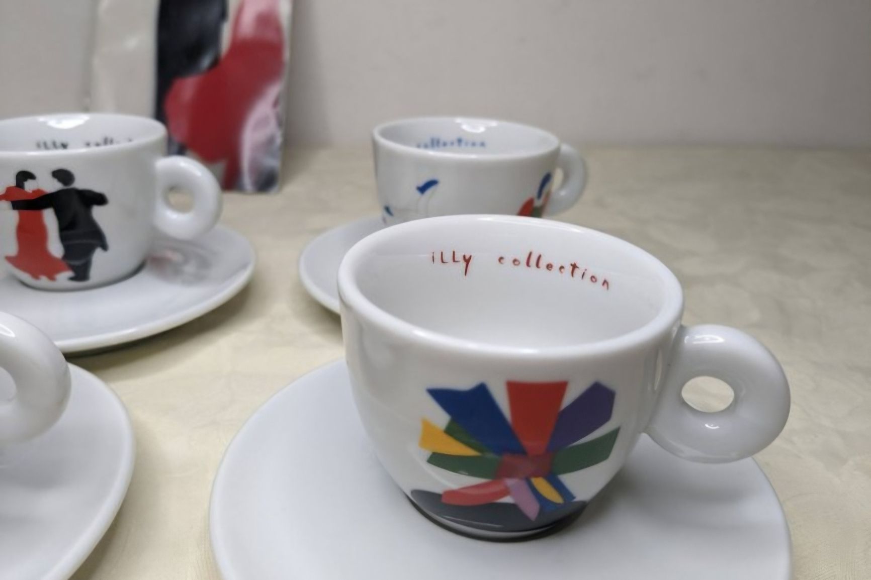 Illy Tazze: Illy Collection 1999 - Tazzine Ballerine – Usato da Meierskappel venduto da stadlin87 2