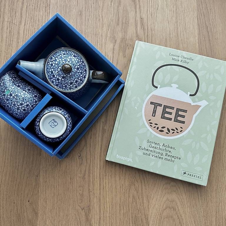 Bücher: Echt japanisches Tee Set mit passendem Buch – Gebraucht aus Abtwil SG von anjel02