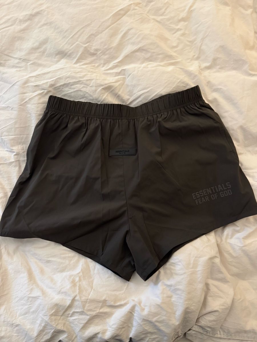 Fear of God Hosen: Fear of god Essentials running Short L – Neu und originalverpackt aus Rapperswil SG von pli_fz9r