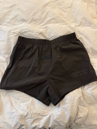 Fear of god Essentials running Short L 