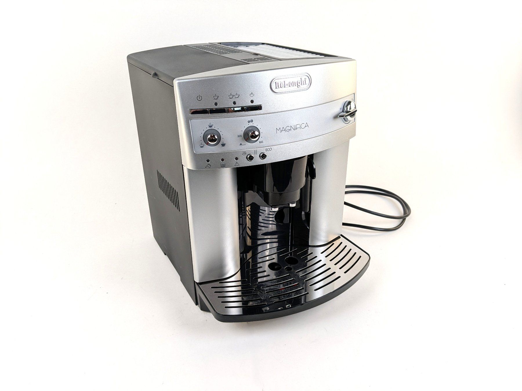 De'Longhi Macchine per caffè & Macchine per espresso: DELONGHI Magnifica Kaffeevollautomat – Usato da Dintikon venduto da Restwert_Dintikon