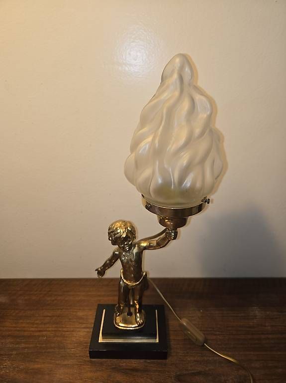 Lampade: Art-déco Tischlampe / Figurine mit Fackel - Bronze/Messing – Usato da Basel venduto da Mahapo