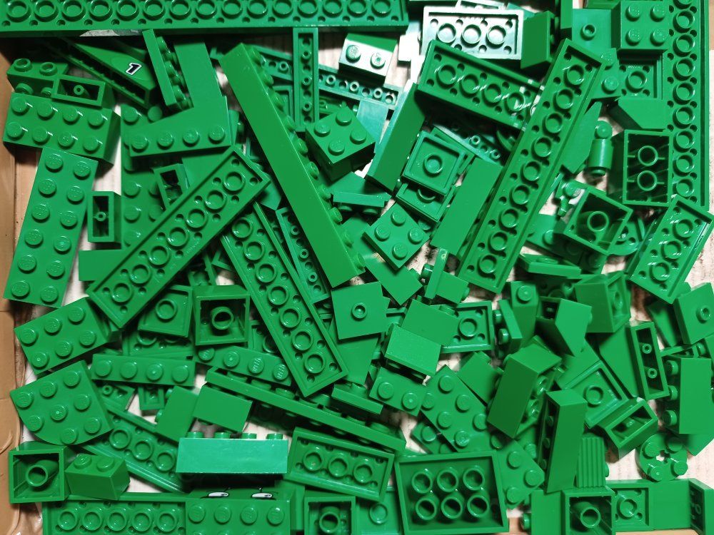 Lego Baukästen: LEGO 150 Verschiedene Grüne Teile -D35 – Gebraucht aus Morges von cardeman61