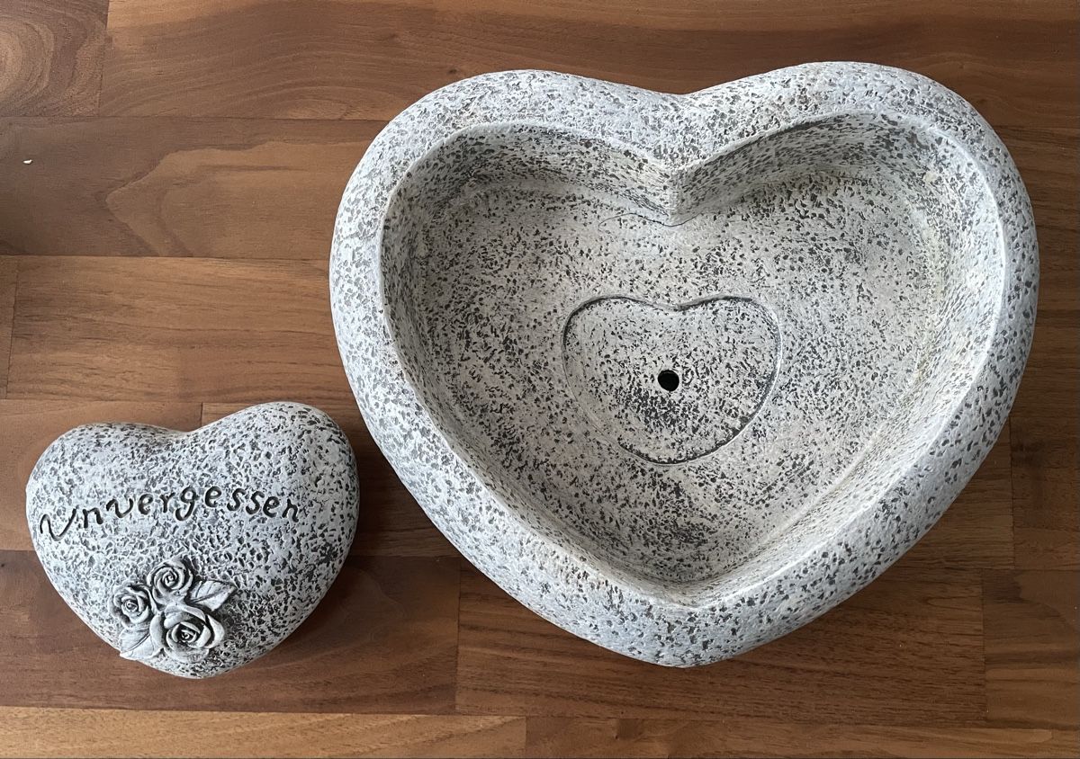 Tutte le decorazioni: Pflanzschale mit Deko Stein "Unvergessen" – Usato da Schwerzenbach venduto da Muffi01 1