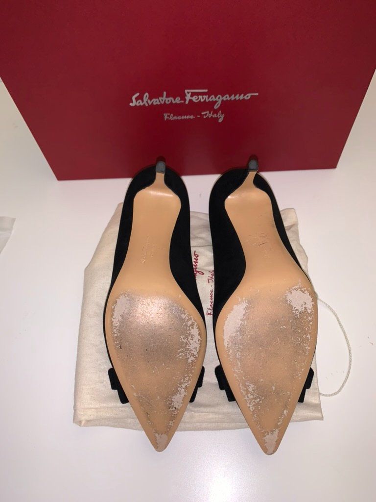 Salvatore Ferragamo Scarpe da donna: Salvatore Ferragamo Pumps 'Runa' in black suede – Usato da Genestrerio venduto da fra_c955 8