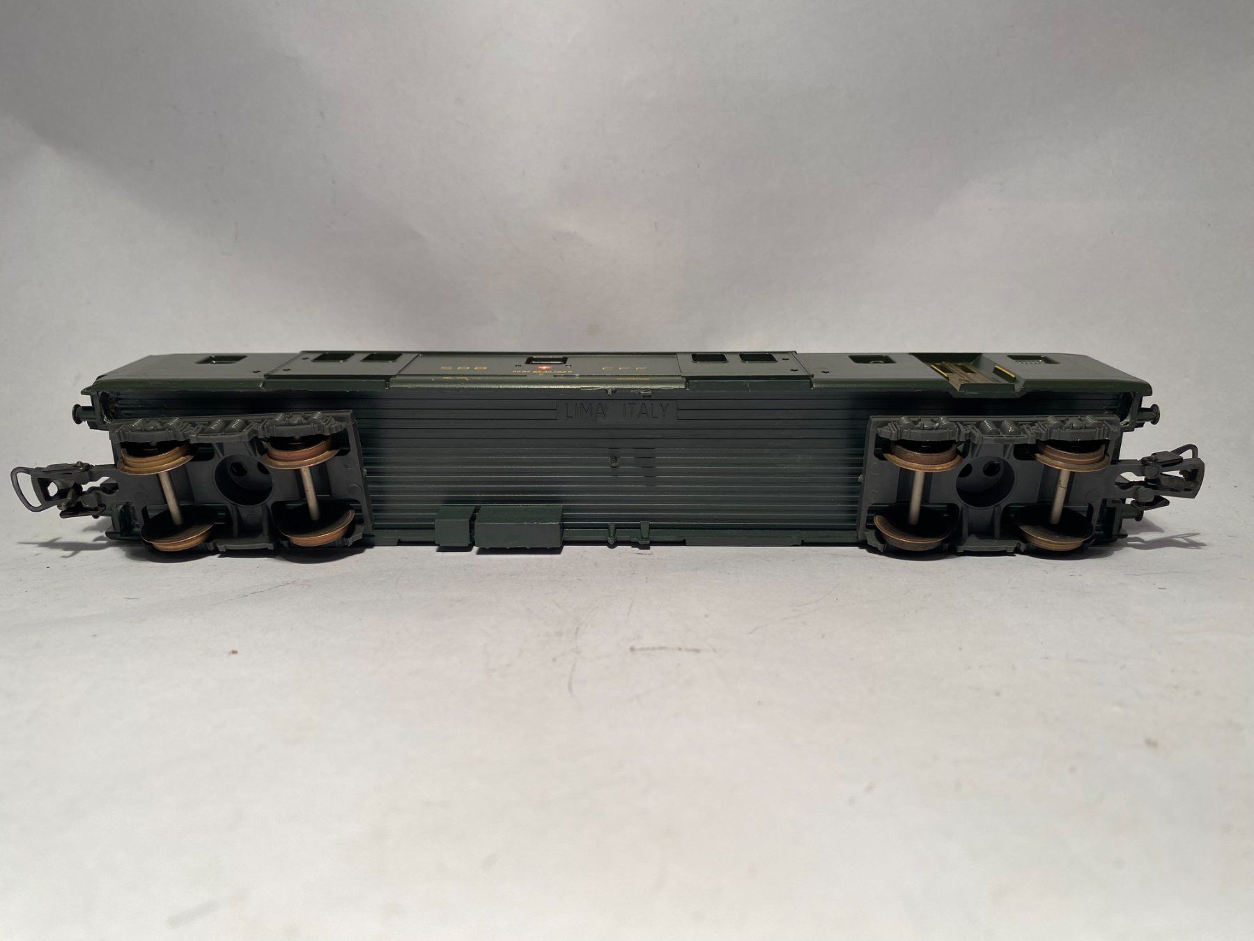Lima Modelleisenbahnen: LIMA Gepäckwagen SBB grün, DC Achsen – Gebraucht aus Buchrain von Modellbahn11 5