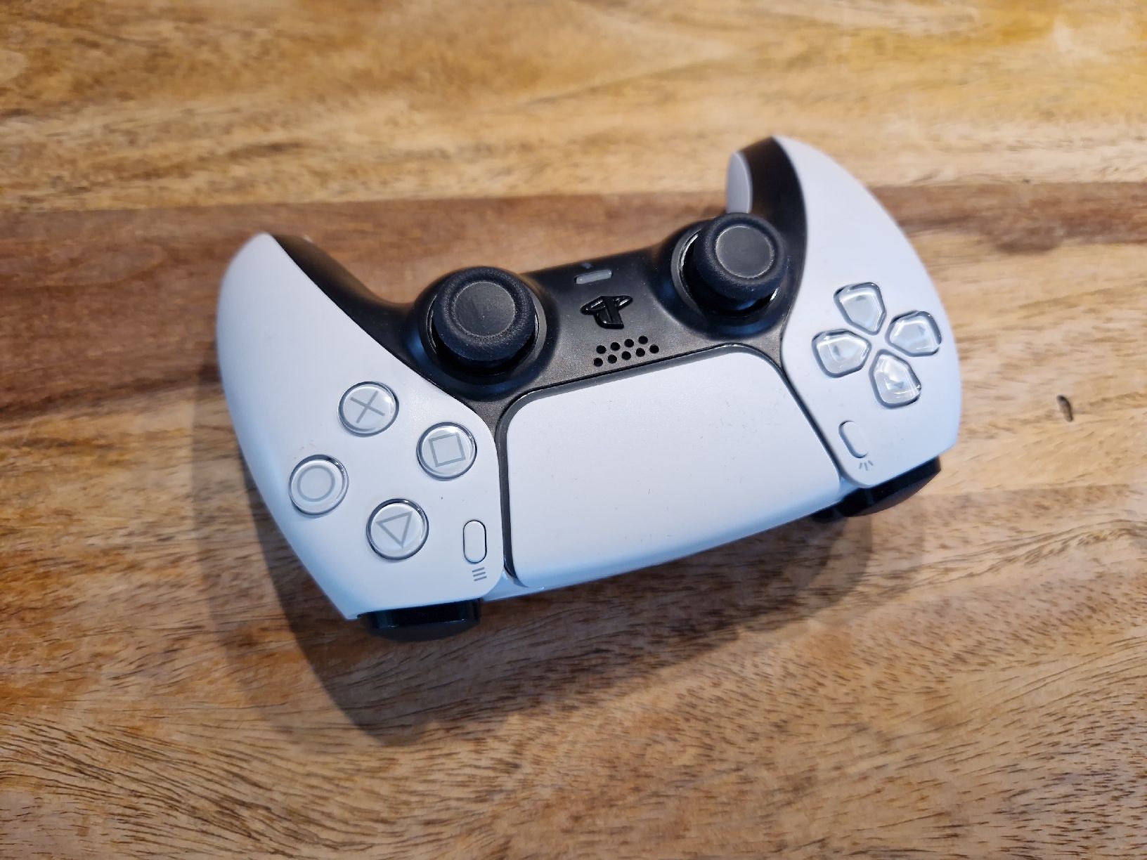 Sony Controller: PS5 DualSense Controller Weiss - Leichte Gebrauchsspuren – Difettoso da Trachslau venduto da schumannmario 1