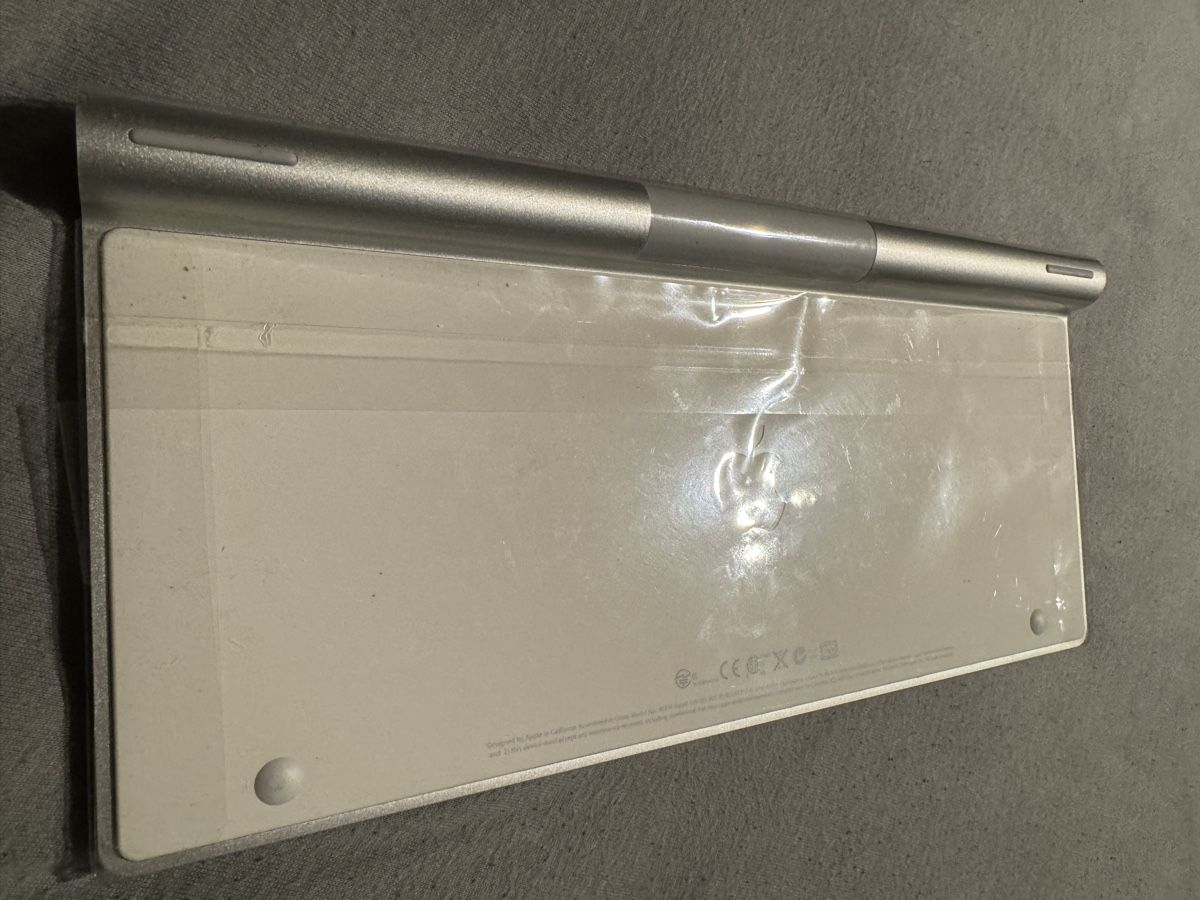 Apple Tastiere: Apple Tastatur  – Nuovo e nell'imballaggio originale da Adliswil venduto da Busys 1