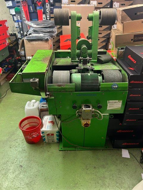 Schleifen & Polieren: Wintersteiger Skischleifmaschine – Gebraucht aus Wetzikon ZH von Lupa64