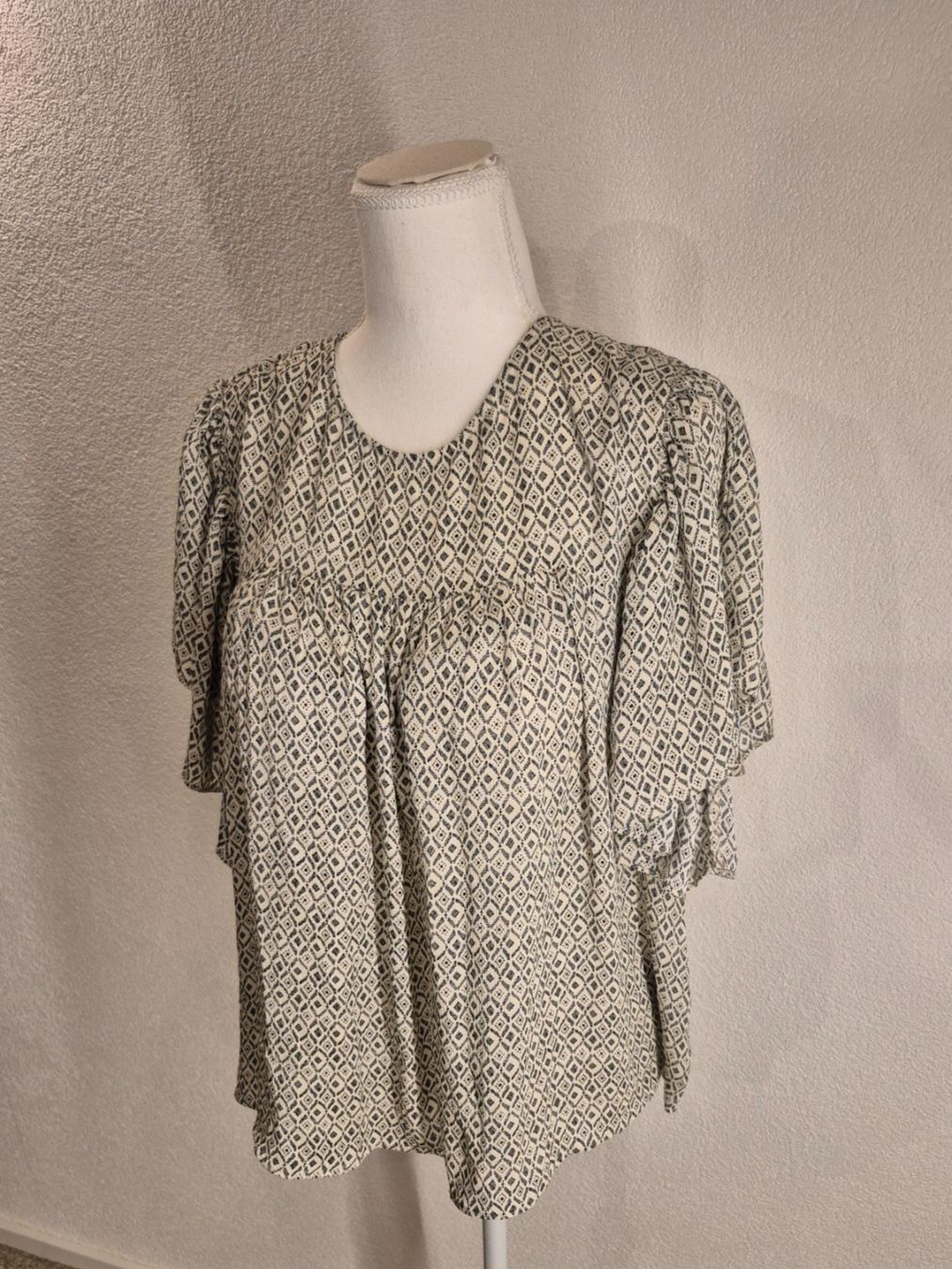 H&M Blusen: Ethno-Bluse, neuwertig, H&M, Grössse 40 – Gebraucht aus La Neuveville von Vestiaire_2011