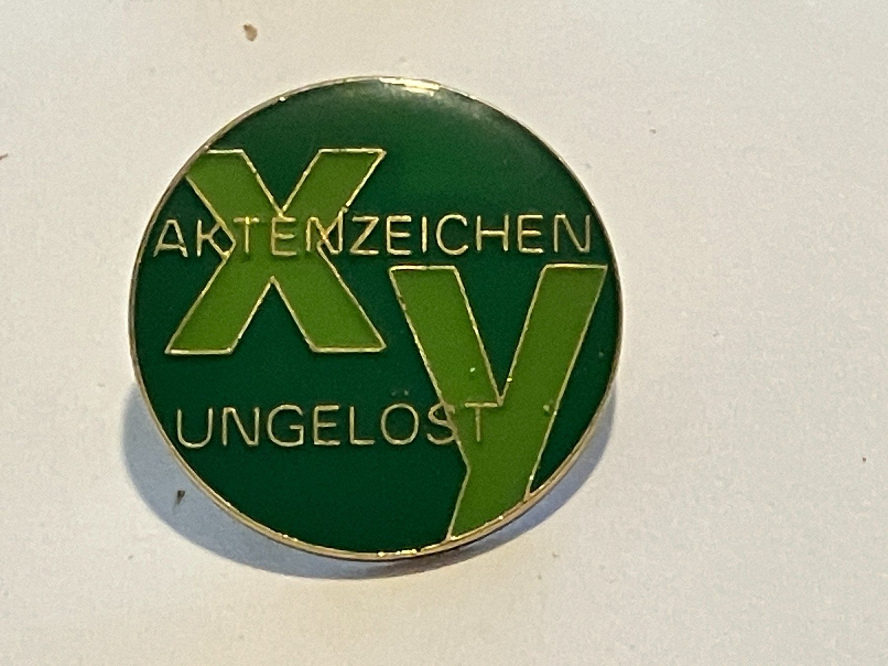 Plaketten & Abzeichen: 1 Pin XY Aktenzeichen ungelöst – Gebraucht aus Basel von djwwpp