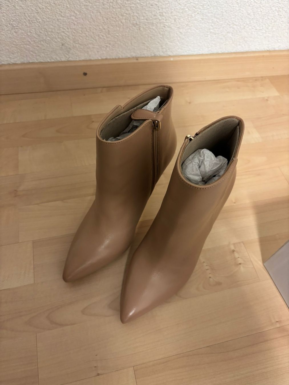 Guess Scarpe da donna: Guess Stiefeletten Beige mit Gold Absatz – Nuovo e nell'imballaggio originale da Langnau am Albis venduto da Alci68 4