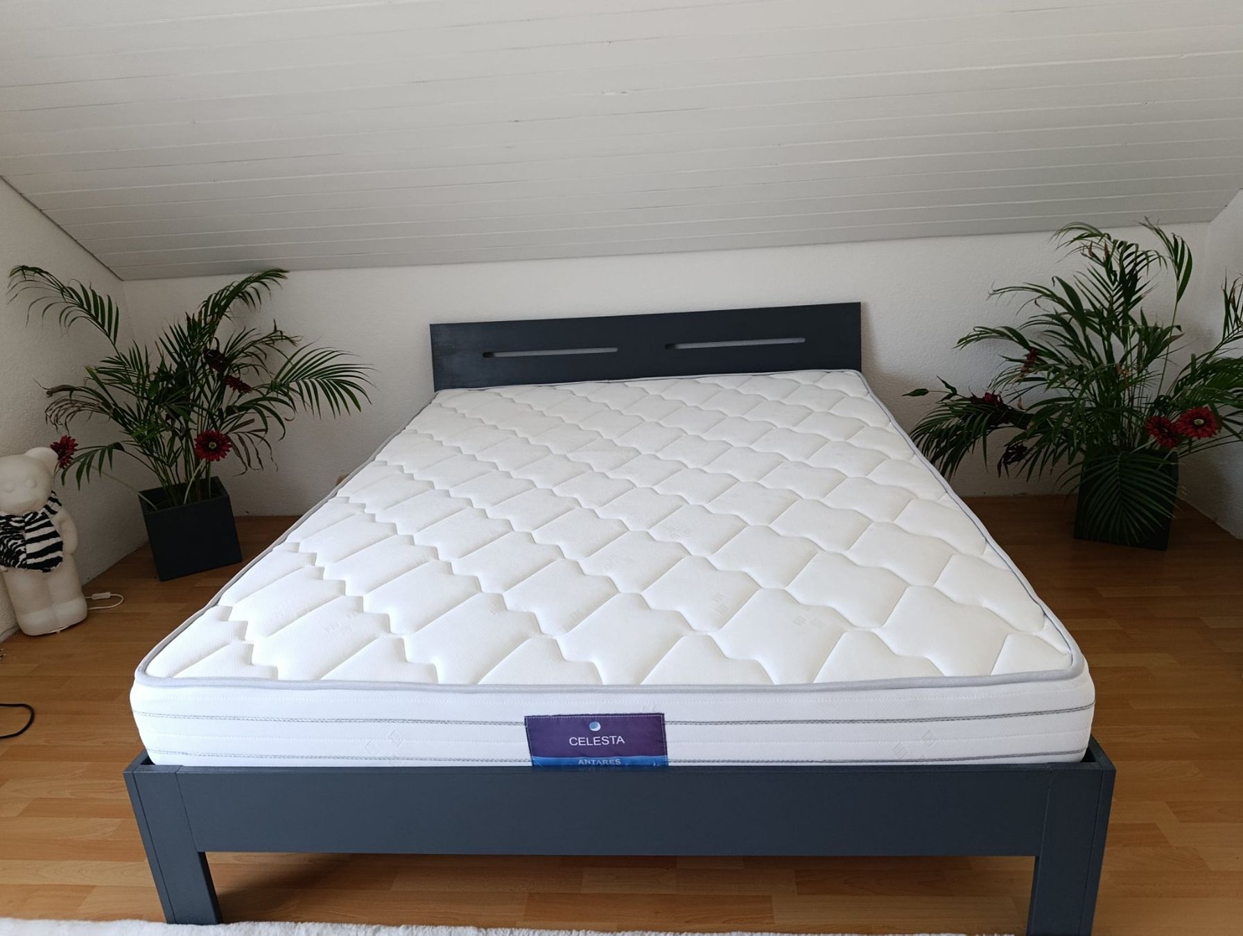 Lits: Bett grau Lack 160x200 – D'occasion à Eiken par Jblat