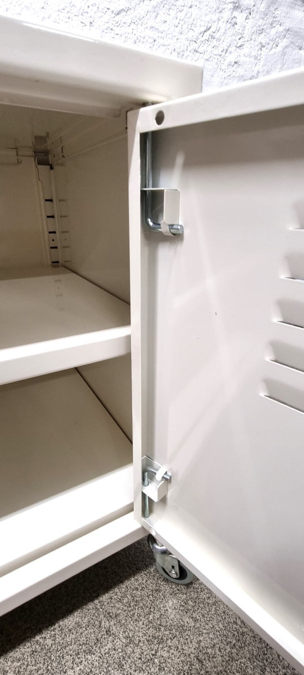 Ikea Armadi: IKEA PS Metallschrank  Rollcontainer Crèmeweiss – Usato da Bern venduto da ros_v7ry 7
