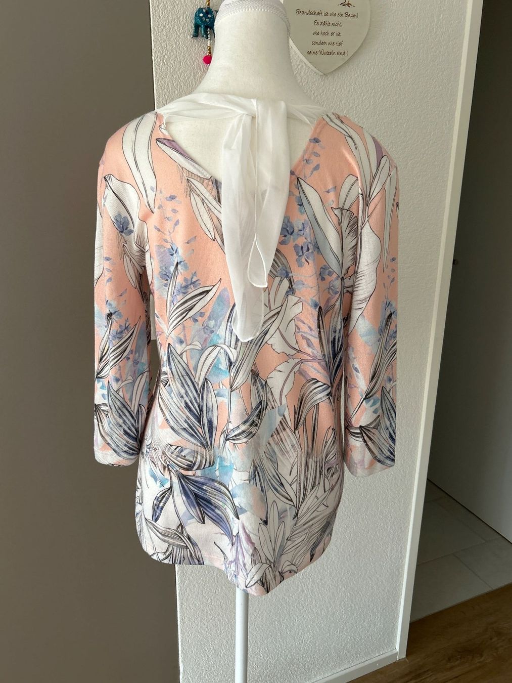 T-shirt: 3/4 Arm Shirt lachsfarbig mit Blumenmuster – Usato da Brunnen venduto da Nala2929 3