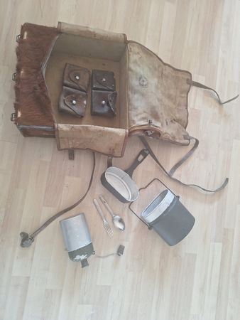militär rucksack. tornister, gamelle feldflasche. armee