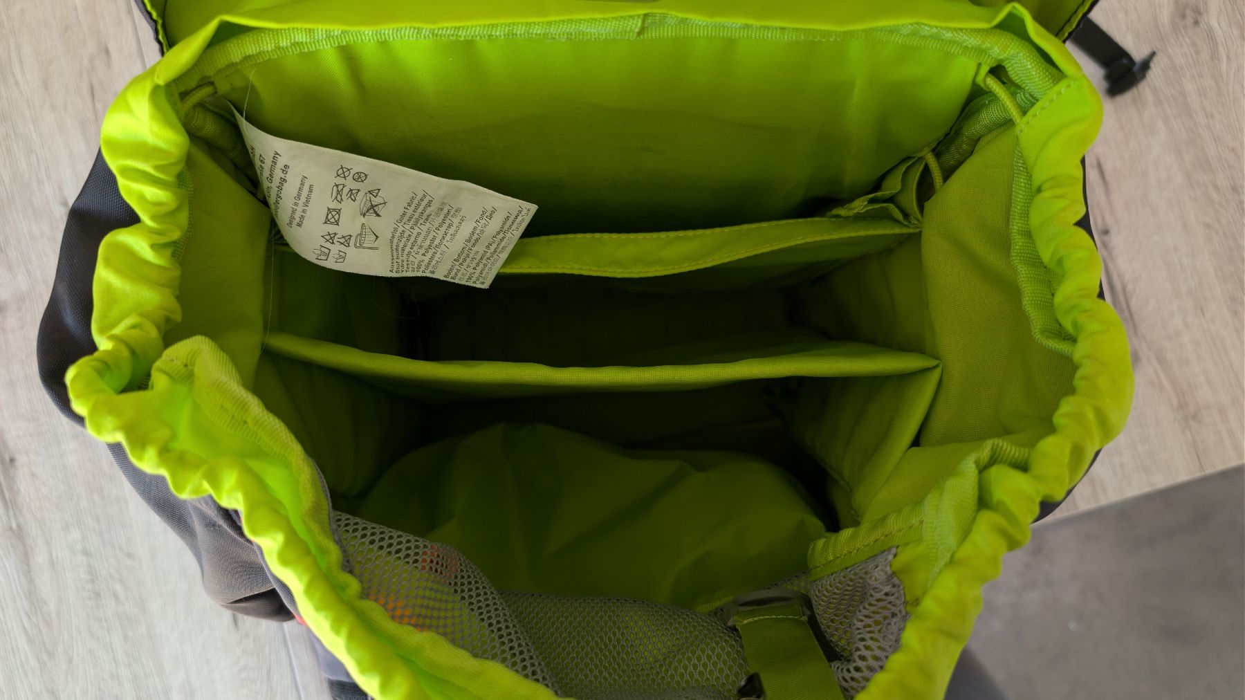 Ergobag Borse & Zaini: Schulrucksack Ergobag schwarz rot gebraucht – Usato da Eschenbach LU venduto da AJ0818 2