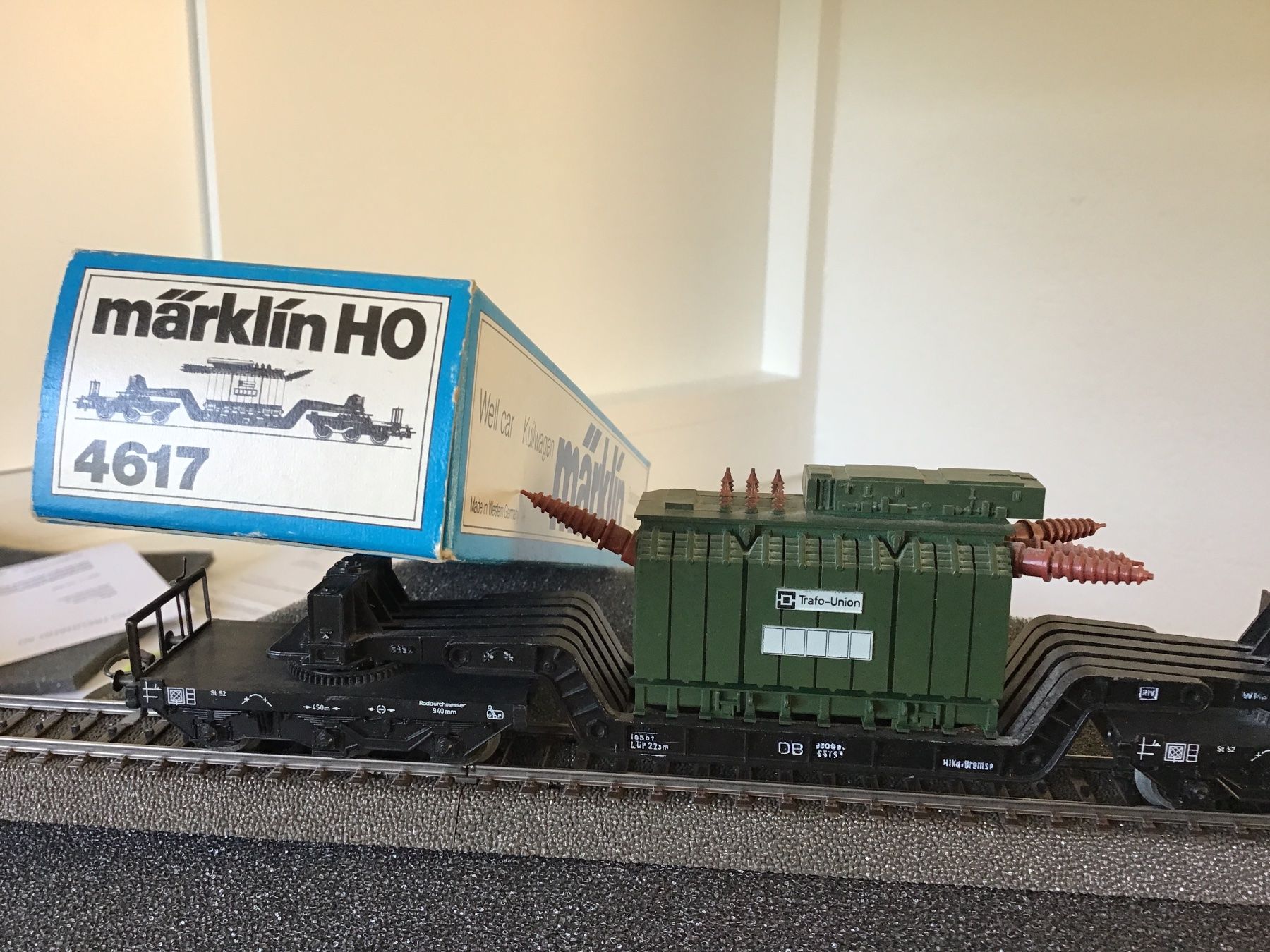 Märklin Modellini di ferrovie: Märklin HO 4617 Güterwagen mit Trafo – Usato da Männedorf venduto da Modelle-aller-Art 1