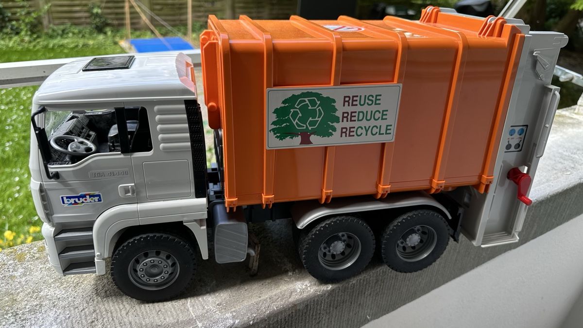 Bruder Giocattoli: BRUDER Recycle Wagen, Top Zustand – Usato da Zürich venduto da Lena.17