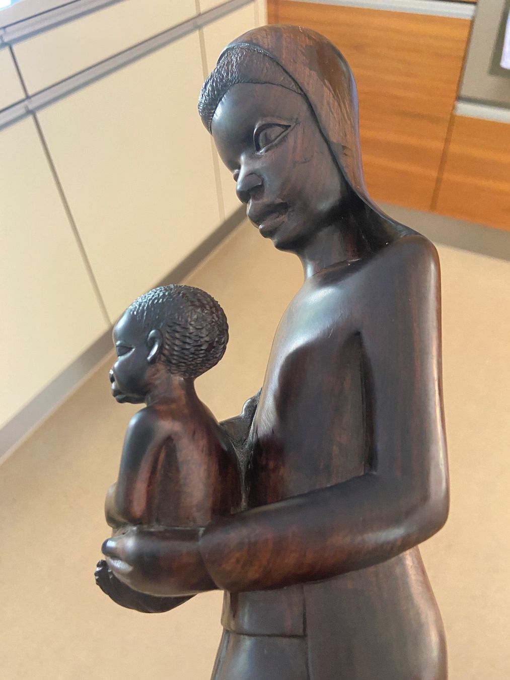 Skulpturen & Statuen: holz figur afrikanisch wunderschön verarbeitet mutter & kind – Gebraucht aus Gipf-Oberfrick von Iberico 5