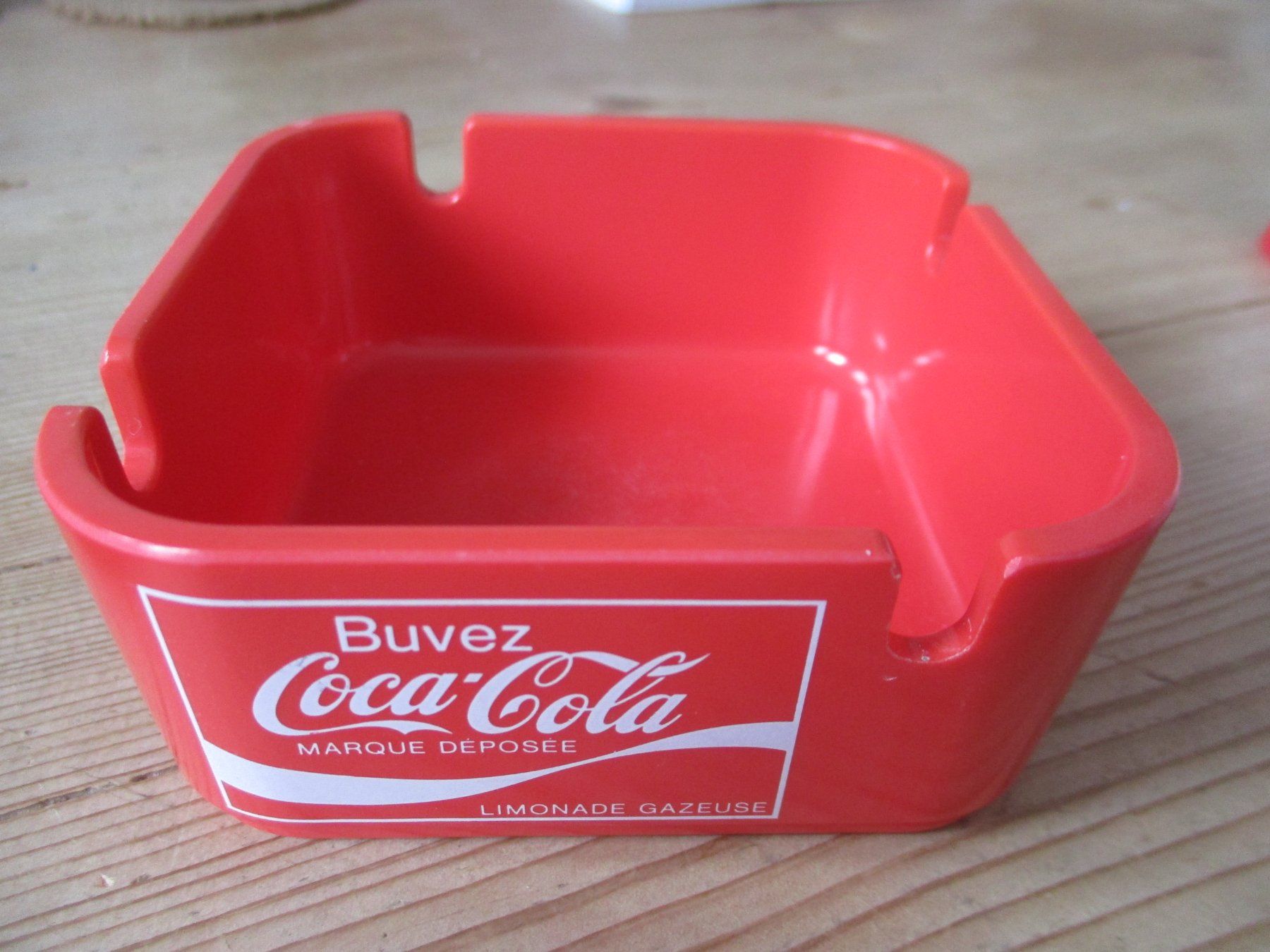 Ornamin Portacenere: Coca Cola Aschenbecher Ornamin – Usato da Birsfelden venduto da alles-muss-raus