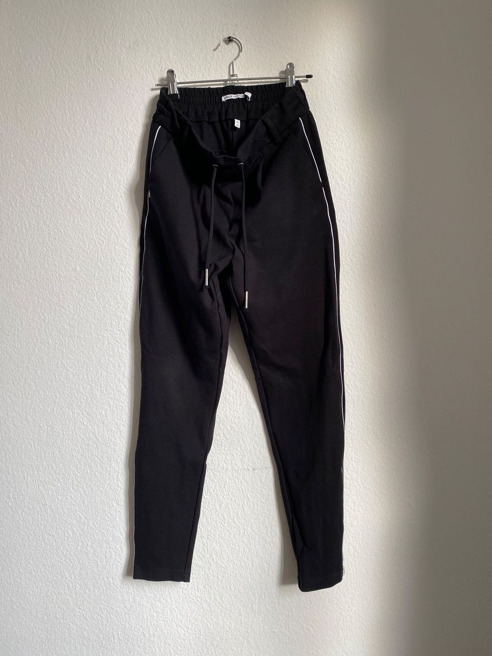 Only Pantaloni: ONLY Trousers – Usato da Biel/Bienne venduto da Sommer_17 1