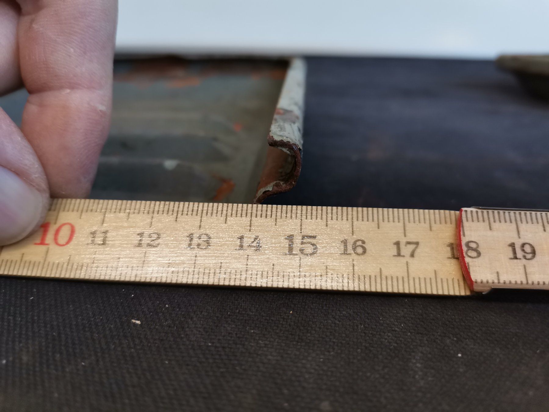 Accessori per altri veicoli: Alte Lüftungsabdeckung, Alte Abdeckung mit Luftschlitzen – Usato da Wiedlisbach venduto da materialkreislauf 5