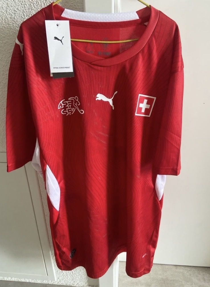 Puma Maillots de corps & Pantalons: Maillot officiel Suisse  – Neuf (Voir description) à Ste-Croix par Elsa_illigo