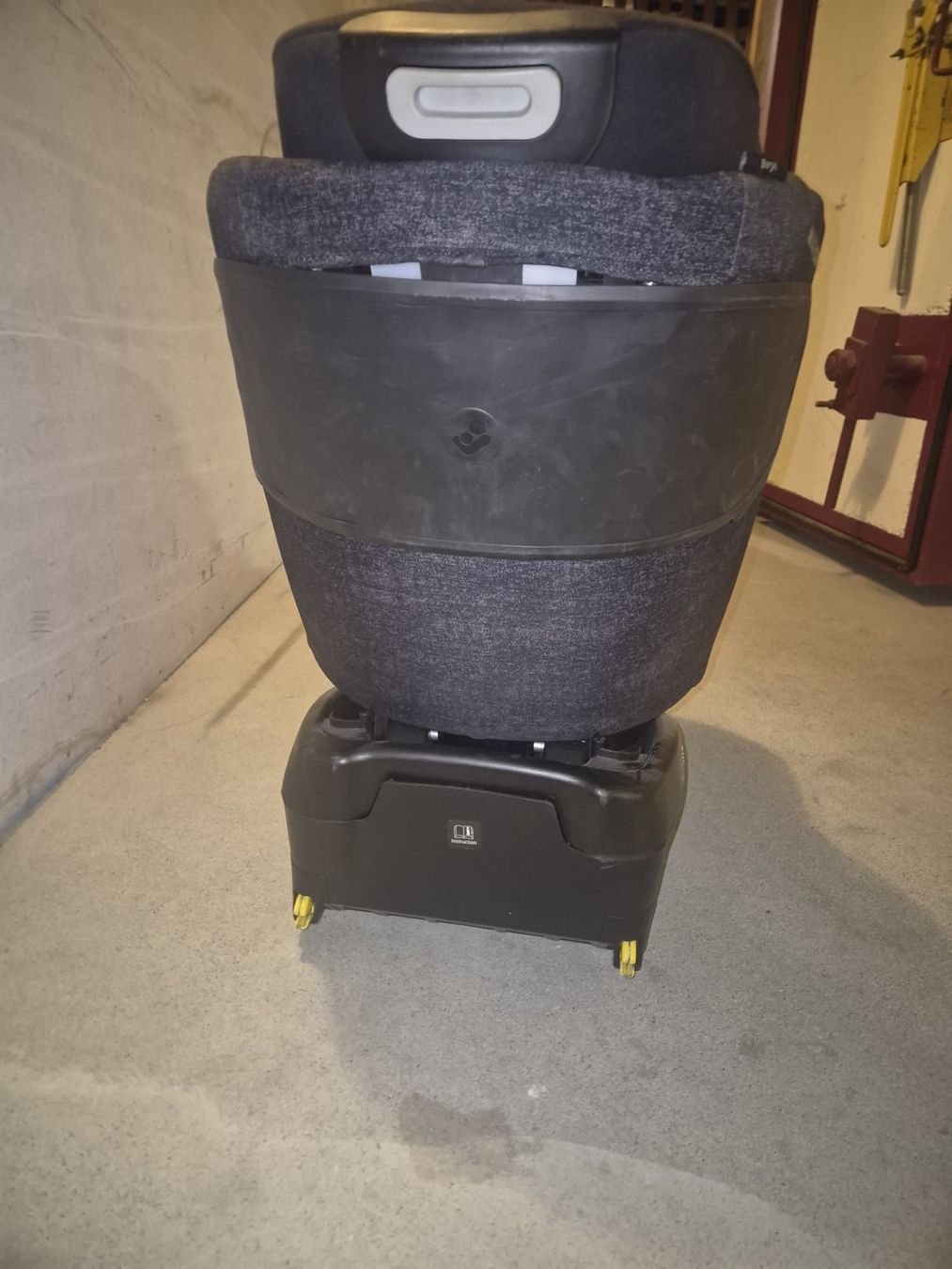Maxi-Cosi Seggiolini per auto: Maxi-Cosi Kindersitz drehbar – Usato da Saland venduto da Swiss_Lady95 2