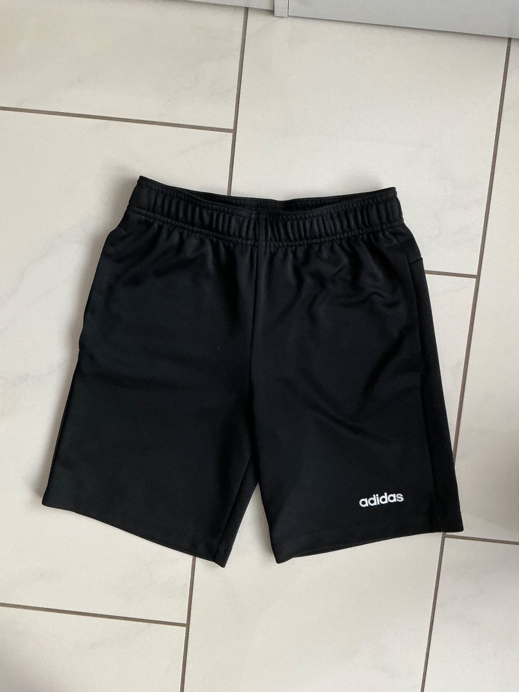 Adidas Pantaloni: Adidas Turnhose Gr.152 – Usato da Biel-Benken BL venduto da Sahra1