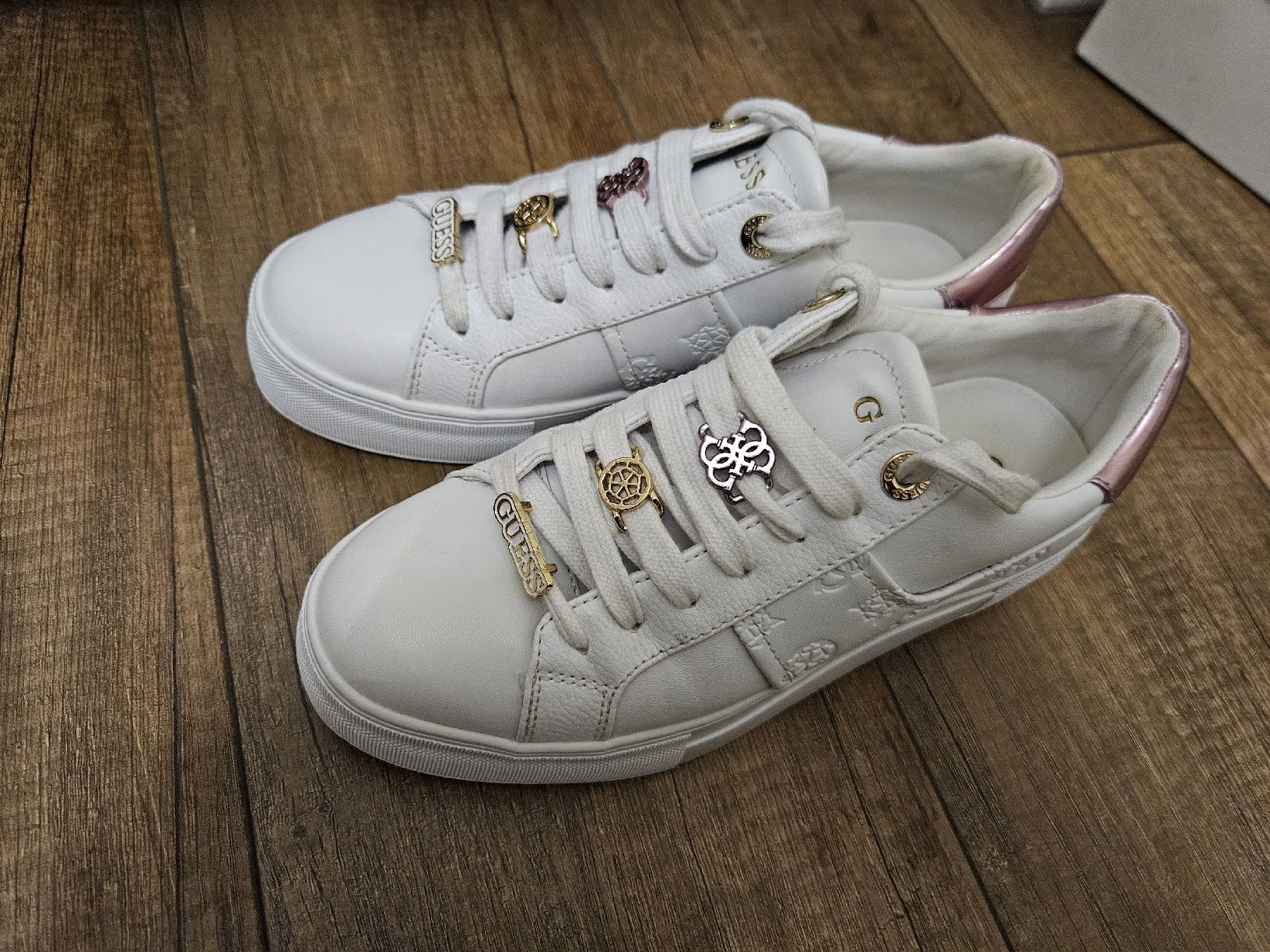 Guess Scarpe da donna: Guess Platform Sneaker Gr. 37 – Usato da Winterthur venduto da Kupre 2