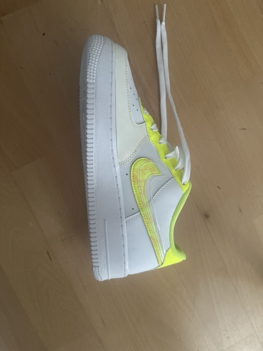 Nike Scarpe da uomo: Nike Air Force 1 LV8 – Nuovo (secondo la descrizione) da Richterswil venduto da 1808 1