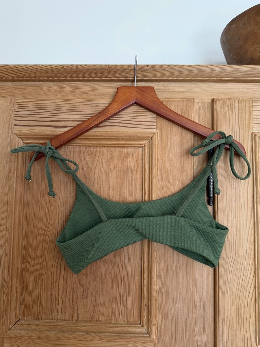 Zaful Costumi da bagno & Bikini: Bikini Top Grün Gerippt | M – Usato da Samedan venduto da K7kgh 1