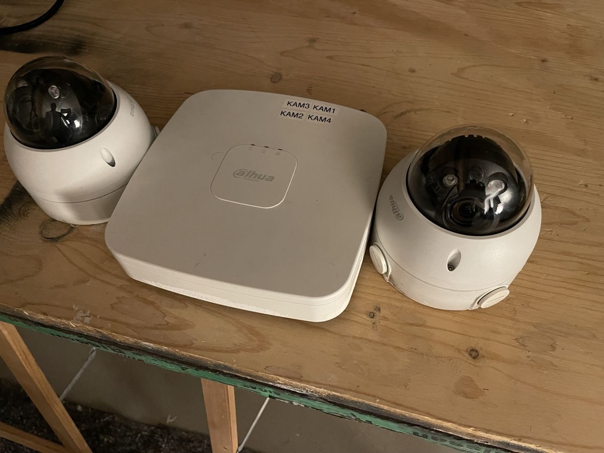 Videocamere: 2 Caméra Dahua mit DVR 2TB – Usato da Bottmingen venduto da ale3829