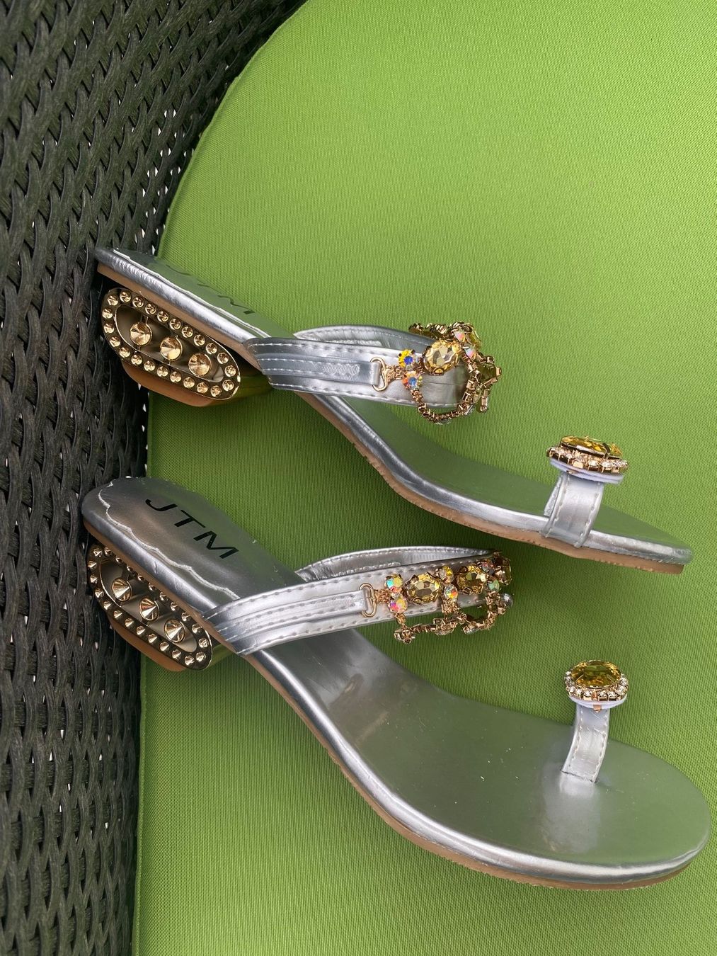Chaussures femmes: SUMMERTIME - stylische/edle Flip-Flops mit Décor, silber, 39 – Neuf (Voir description) à Winkel par ferrari2022 1