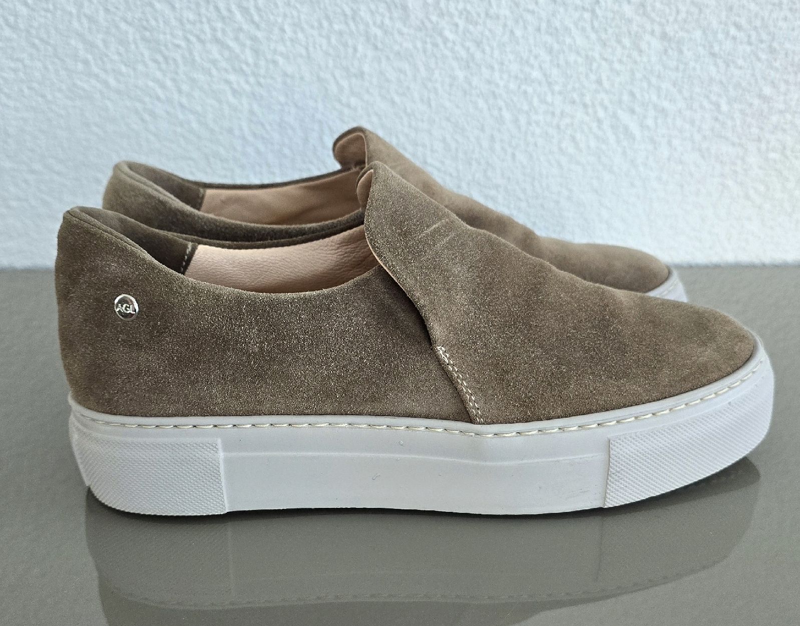 AGL Scarpe da donna: Loafer AGL 37 Wildleder hellbraun – Nuovo (secondo la descrizione) da Untereggen venduto da cla_kb2w